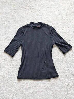 Crew neck, short sleeved t-shirt
